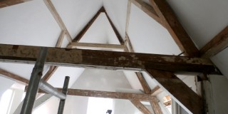 Binnenschilderwerk zolder - Oude verf verwijderen
